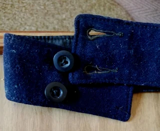 ANTIQUE WOMENS AUXILIARY WW1 COMRADES OF THE GREAT WAR BADGE AND ARMBAND