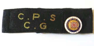 ANTIQUE WOMENS AUXILIARY WW1 COMRADES OF THE GREAT WAR BADGE AND ARMBAND