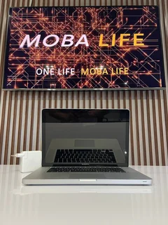 MacBook Pro 15’ i7  256GB SSD Silver (24-Month Warranty)