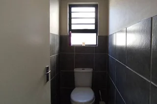 3 bedroom house  and 2 bathroom for Rent