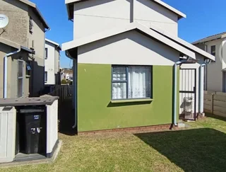 3 bedroom house  and 2 bathroom for Rent