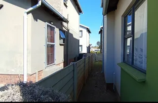 3 bedroom house  and 2 bathroom for Rent