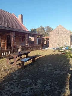 Private accommodation for students in Summerstrand room available immediately