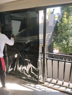 WINDOW TINTING, FROSTING &amp; DE&#39;COR