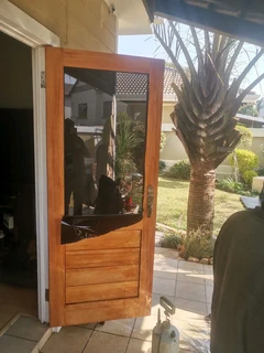 WINDIW TINTING ON CALL:0812690961