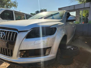 Now Stripping: Audi Q7 4.2 V8 – 2012 Model