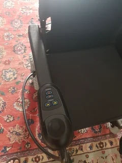 ELECTRIC WHEEL CHAIR