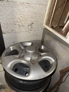 Mahindra wheels with wheel caps