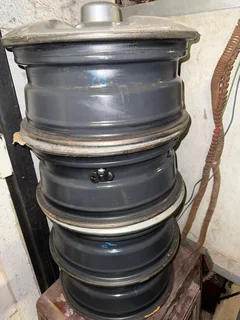 Mahindra wheels with wheel caps