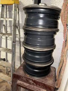 Mahindra wheels with wheel caps