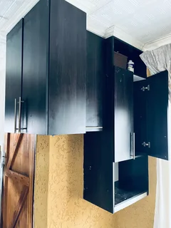 Kitchen cabinet