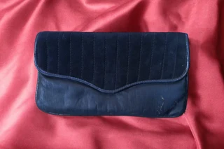 Elegance and sophistication to your evening ensemble with this vintage black evening bag clutch.