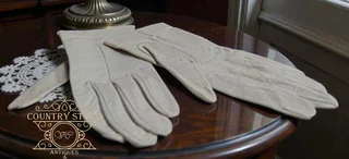Vintage White Leather Dress Gloves (Size 7 1/2)