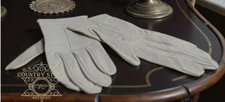 Vintage White Leather Dress Gloves (Size 7 1/2)