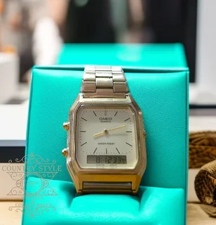 Vintage Casio unisex analog-digital watch