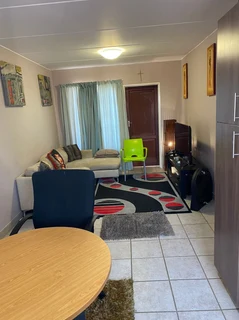 FLAT  SHARING... A room in a clean 3-bedroom flat in a complex, with 24/7 Wi-Fi