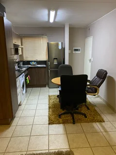 FLAT SHARING. A room in a clean 3-bedroom flat in a complex, with 24/7 Wi-Fi