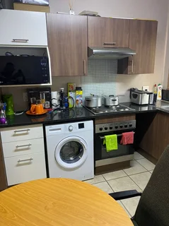 FLAT SHARING. A room in a clean 3-bedroom flat in a complex, with 24/7 Wi-Fi