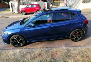 2018 VOLKSWAGEN POLO 8 TSI 1.0 MANUAL TRANSMISSION WITH SUN ROOF AND LEATHER SEATS