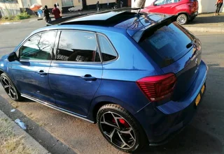 2018 VOLKSWAGEN POLO 8 TSI 1.0 MANUAL TRANSMISSION WITH SUN ROOF AND LEATHER SEATS