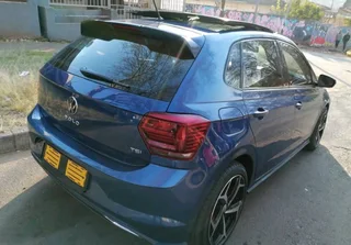 2018 VOLKSWAGEN POLO 8 TSI 1.0 MANUAL TRANSMISSION WITH SUN ROOF AND LEATHER SEATS