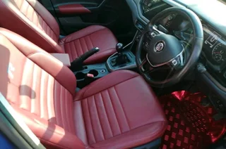 2018 VOLKSWAGEN POLO 8 TSI 1.0 MANUAL TRANSMISSION WITH SUN ROOF AND LEATHER SEATS