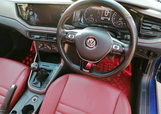 2018 VOLKSWAGEN POLO 8 TSI 1.0 MANUAL TRANSMISSION WITH SUN ROOF AND LEATHER SEATS