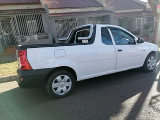 2016 NISSAN NP200 BAKKIE 1.6 MANUAL TRANSMISSION IN EXCELLENT CONDITION