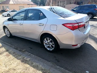 2018 TOYOTA COROLLA PRESTIGE 1.4 D4D MANUAL TRANSMISSION IN EXCELLENT CONDITION WITH REVERSE CAMERA