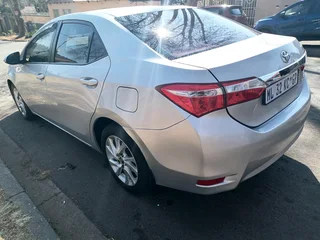 2018 TOYOTA COROLLA PRESTIGE 1.4 D4D MANUAL TRANSMISSION IN EXCELLENT CONDITION WITH REVERSE CAMERA