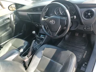 2018 TOYOTA COROLLA PRESTIGE 1.4 D4D MANUAL TRANSMISSION IN EXCELLENT CONDITION WITH REVERSE CAMERA
