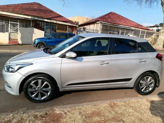 2017 HYUNDAI I20 1.4 FLUID AUTOMATIC TRANSMISSION IN EXCELLENT CONDITION WITH REVERSE SENSORS