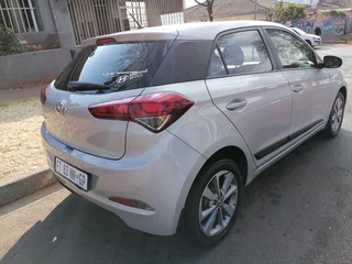 2017 HYUNDAI I20 1.4 FLUID AUTOMATIC TRANSMISSION IN EXCELLENT CONDITION WITH REVERSE SENSORS