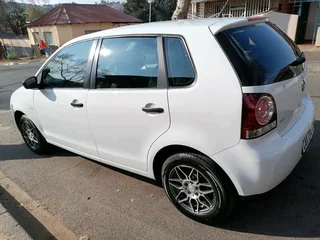 2017 VOLKSWAGEN POLO VIVO 1.4 HATCHBACK IN EXCELLENT CONDITION