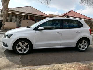 2014 VOLKSWAGEN POLO 6 HATCHBACK 1.4 MANUAL TRANSMISSION IN EXCELLENT CONDITION