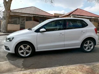 2014 VOLKSWAGEN POLO 6 HATCHBACK 1.4 MANUAL TRANSMISSION IN EXCELLENT CONDITION