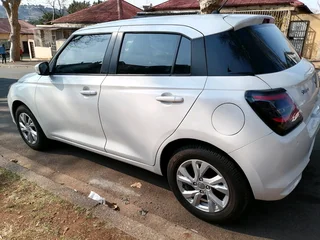 2025 SUZUKI SWIFT 1.2 MANUAL TRANSMISSION IN EXCELLENT CONDITION WITH SERVICE BOOK