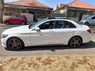 2018 MERCEDES BENZ C180 AUTOMATIC TRANSMISSION WITH SUN ROOF AND FULL SERVICE HISTORY