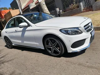 2018 MERCEDES BENZ C180 AUTOMATIC TRANSMISSION WITH SUN ROOF AND FULL SERVICE HISTORY