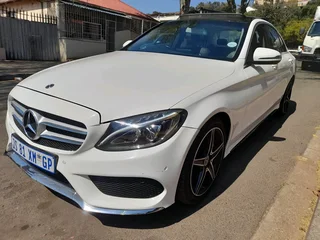 2018 MERCEDES BENZ C180 AUTOMATIC TRANSMISSION WITH SUN ROOF AND FULL SERVICE HISTORY