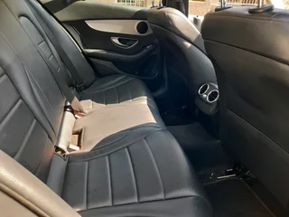 2018 MERCEDES BENZ C180 AUTOMATIC TRANSMISSION WITH SUN ROOF AND FULL SERVICE HISTORY