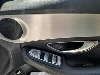 2018 MERCEDES BENZ C180 AUTOMATIC TRANSMISSION WITH SUN ROOF AND FULL SERVICE HISTORY