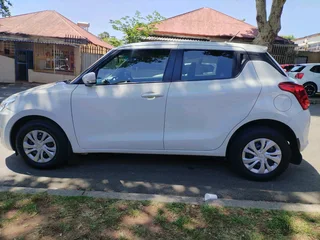 2022 SUZUKI SWIFT 1.2 MANUAL TRANSMISSION IN EXCELLENT CONDITION