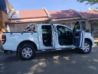 2015 FORD RANGER DOUBLE CAB 3.2 SIX SPEED XLT 4X4 AUTOMATIC TRANSMISSION WITH REVERSE CAMERA