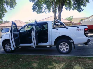 2015 FORD RANGER DOUBLE CAB 3.2 SIX SPEED XLT 4X4 AUTOMATIC TRANSMISSION WITH REVERSE CAMERA