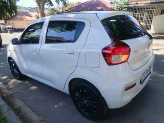 2024 TOYOTA VITZ 1.0 XR MANUAL TRANSMISSION WITH SERVICE BOOK