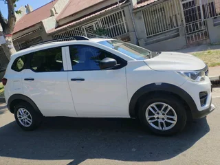 2022 RENAULT TRIBER 1.0 7 SEATER MANUAL TRANSMISSION