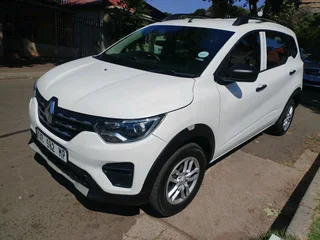 2022 RENAULT TRIBER 1.0 7 SEATER MANUAL TRANSMISSION
