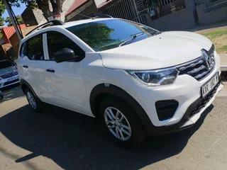 2022 RENAULT TRIBER 1.0 7 SEATER MANUAL TRANSMISSION