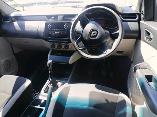 2022 RENAULT TRIBER 1.0 7 SEATER MANUAL TRANSMISSION